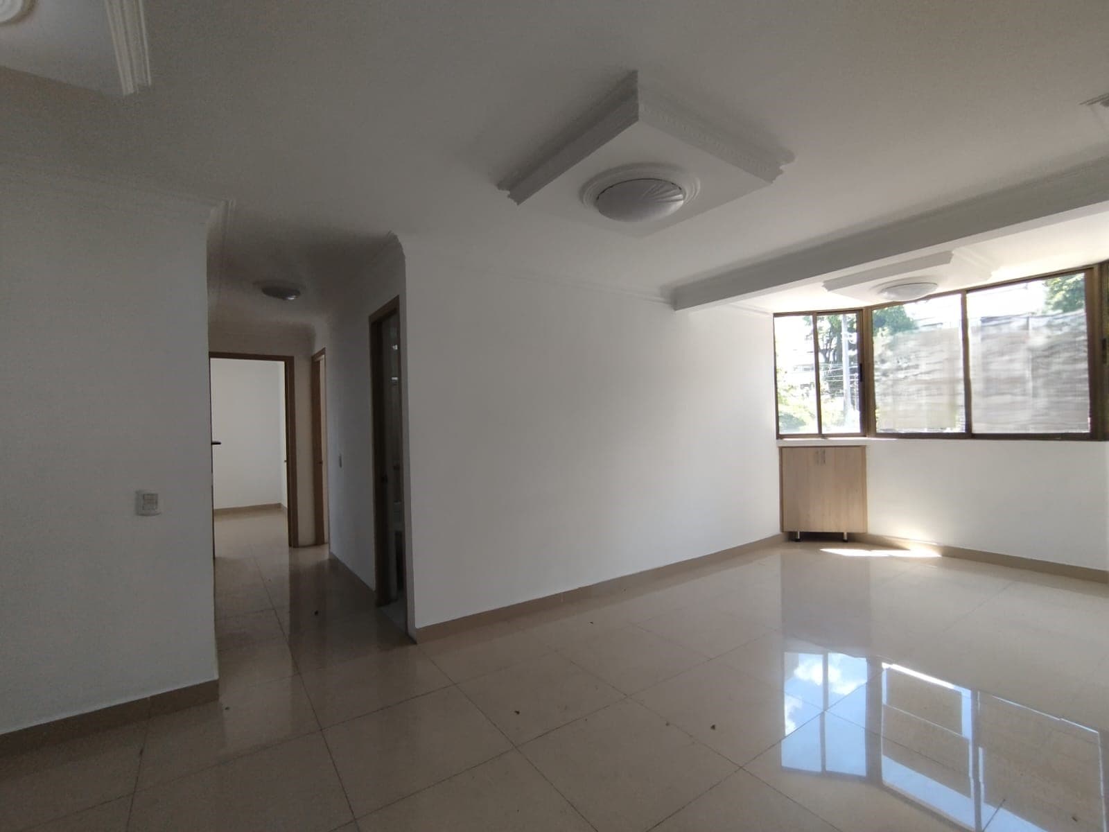 Apartamento en arriendo en Aguacatala, El Poblado, Medellín — foto 5 de 17