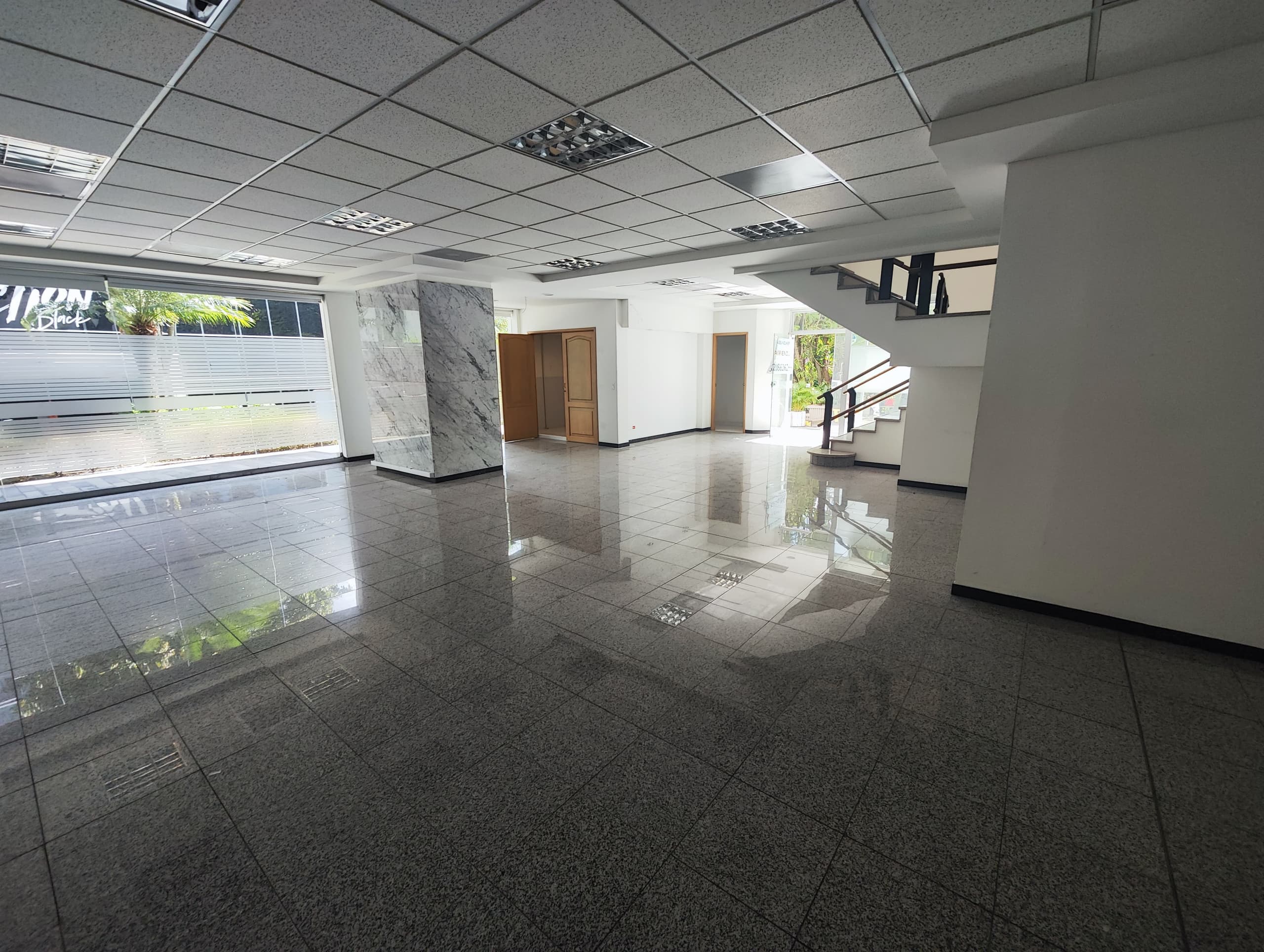 Local en arriendo en El Campestre La Frontera, El Poblado, Medellín — foto 4 de 17