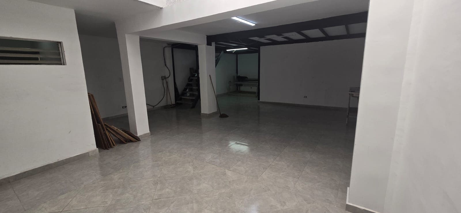 Local en arriendo en Laureles, Medellín — foto 1 de 12