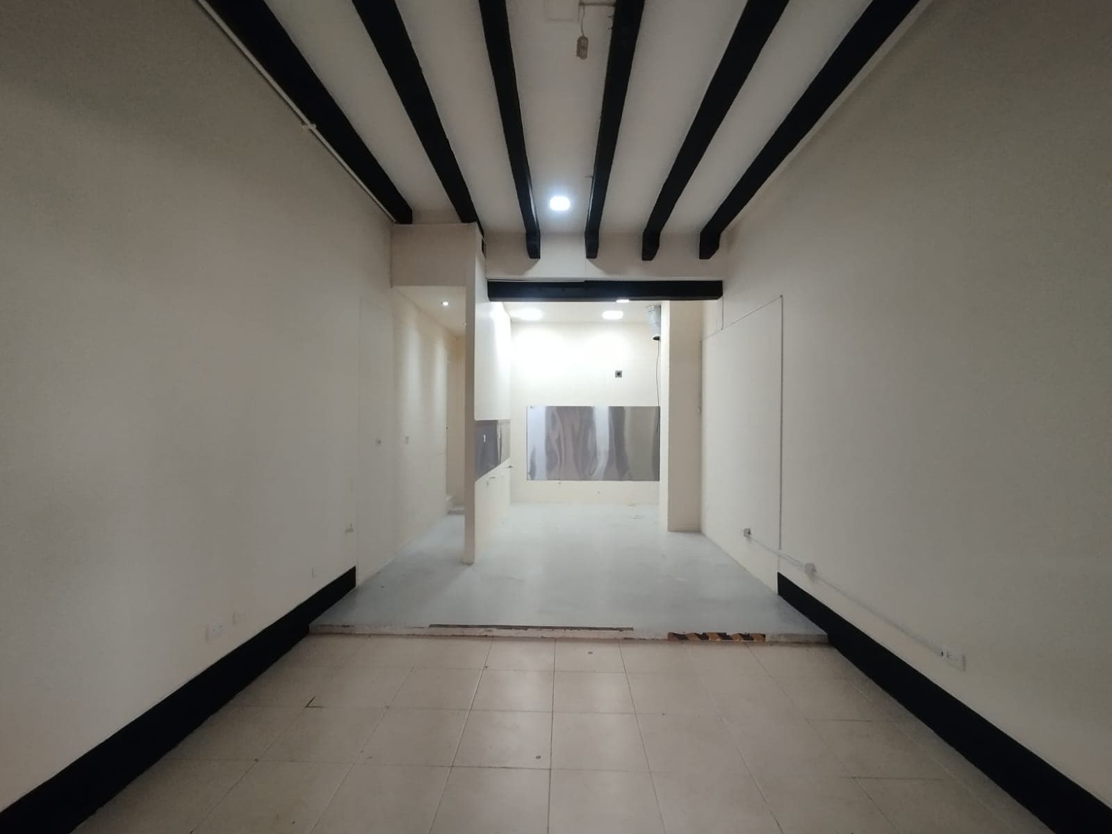 Local en arriendo en La Candelaria, Centro, Medellín — foto 1 de 15