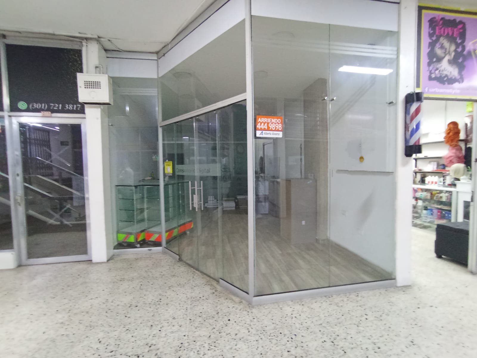 Local en arriendo en La Candelaria, Centro, Medellín — foto 1 de 13