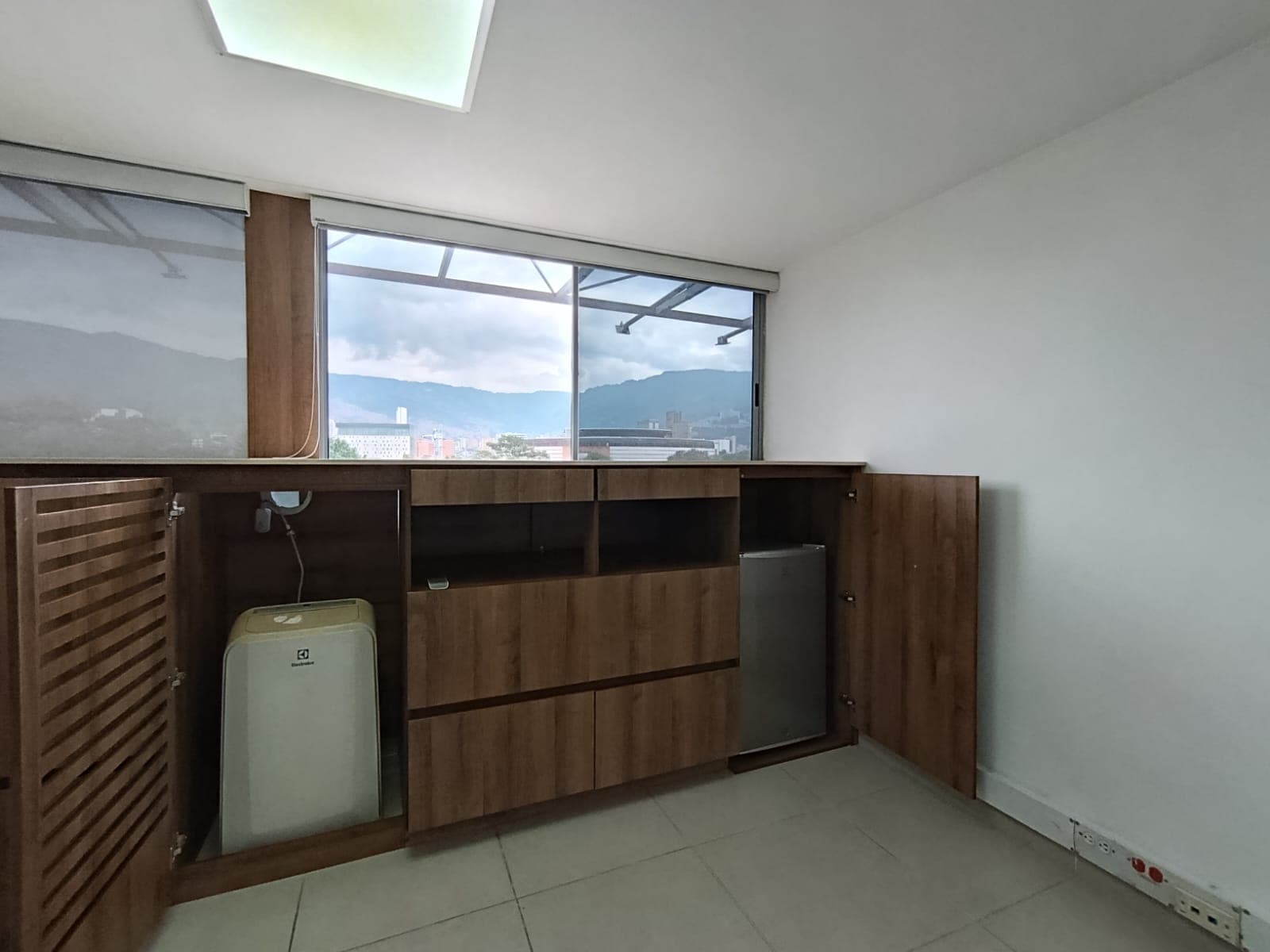 Oficina en arriendo en Naranjal, Laureles, Medellín — foto 3 de 13