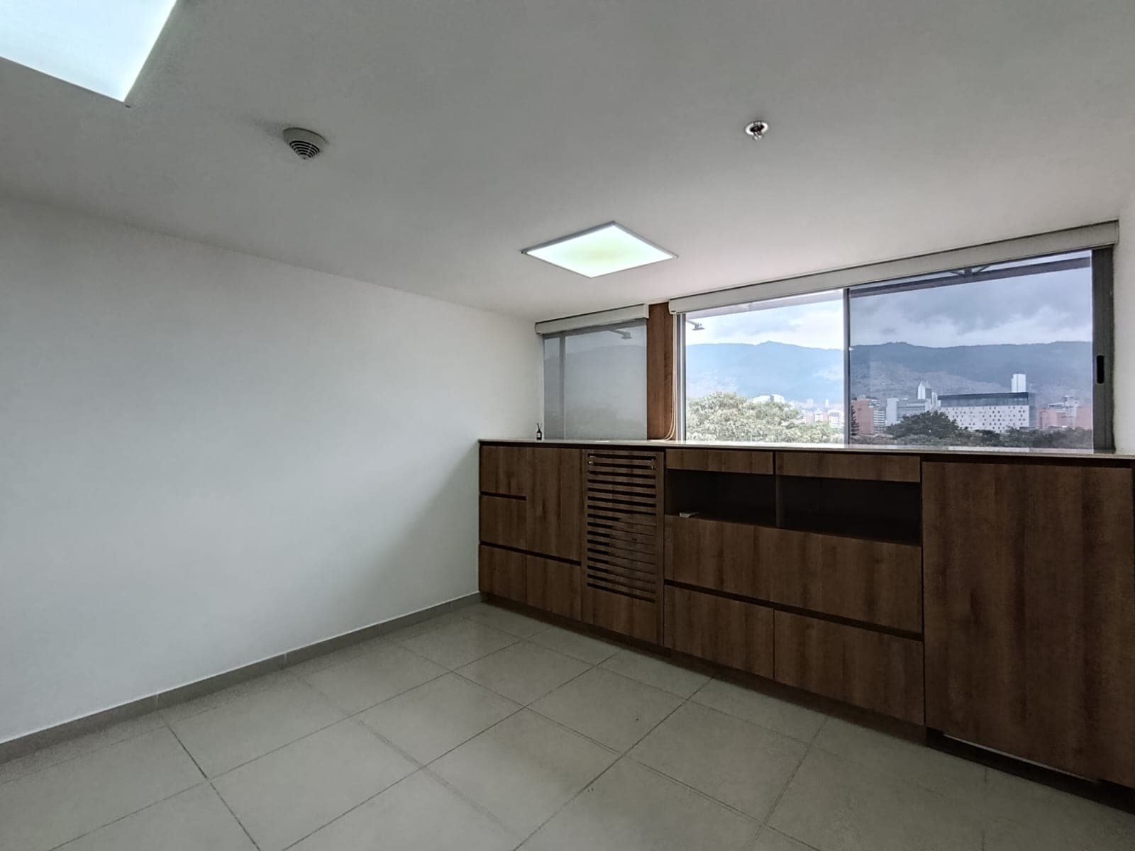 Oficina en arriendo en Naranjal, Laureles, Medellín — foto 4 de 13
