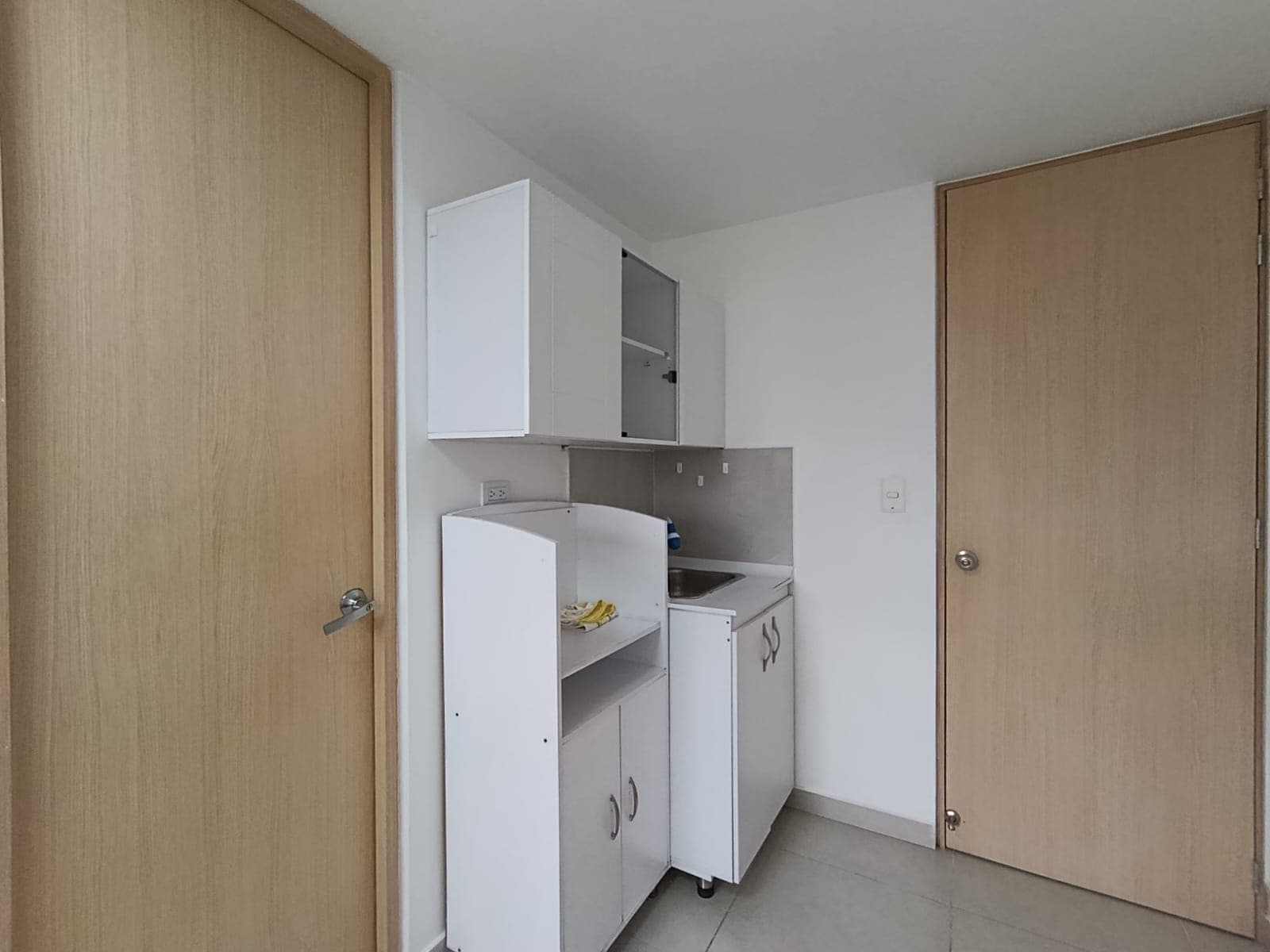 Oficina en arriendo en Naranjal, Laureles, Medellín — foto 5 de 13