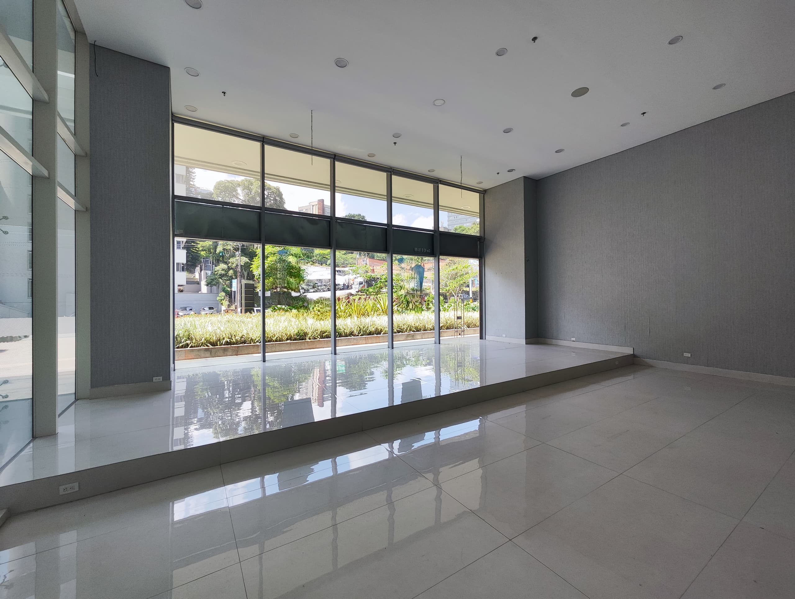 Local en arriendo en Manila, El Poblado, Medellín — foto 1 de 13