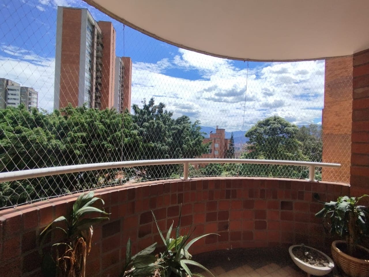 Apartamento en arriendo en Castropol, El Poblado, Medellín — foto 1 de 20