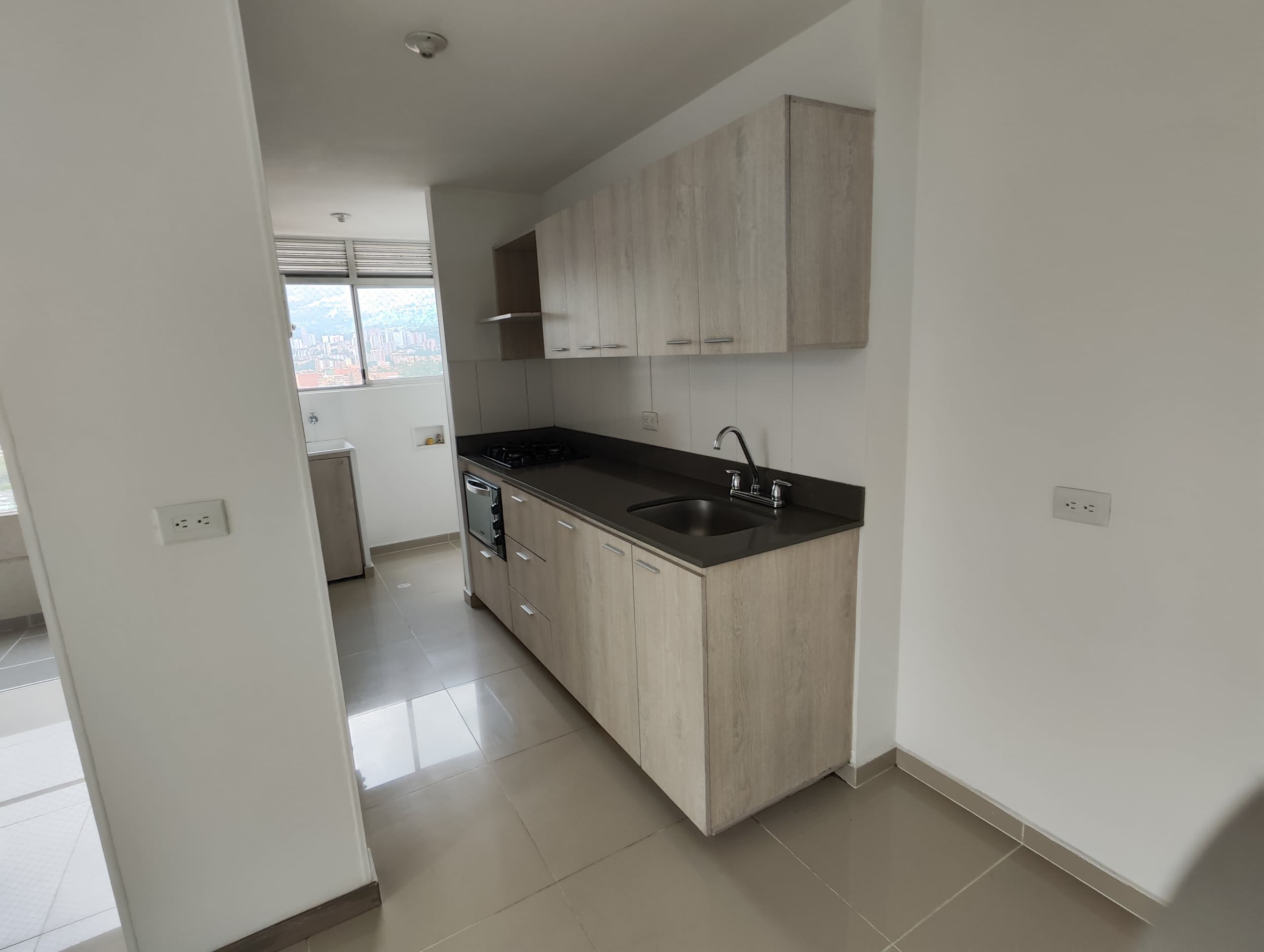 Apartamento en arriendo en Señorial, Envigado — foto 2 de 19