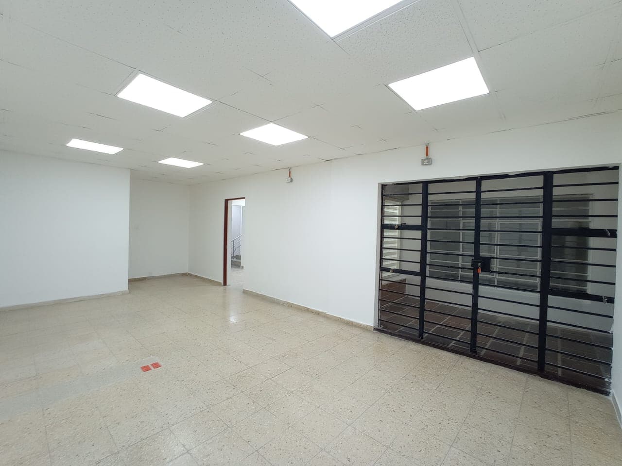 Casa Comercial en arriendo en Estadio, Laureles, Medellín — foto 1 de 20