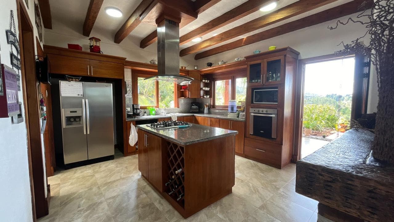 Casa Campestre en arriendo en Loma Del Escobero, Envigado — foto 3 de 20