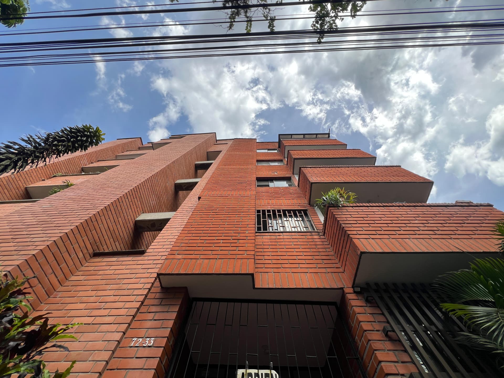 Local en arriendo en Laureles Medellín — foto 1 de 18