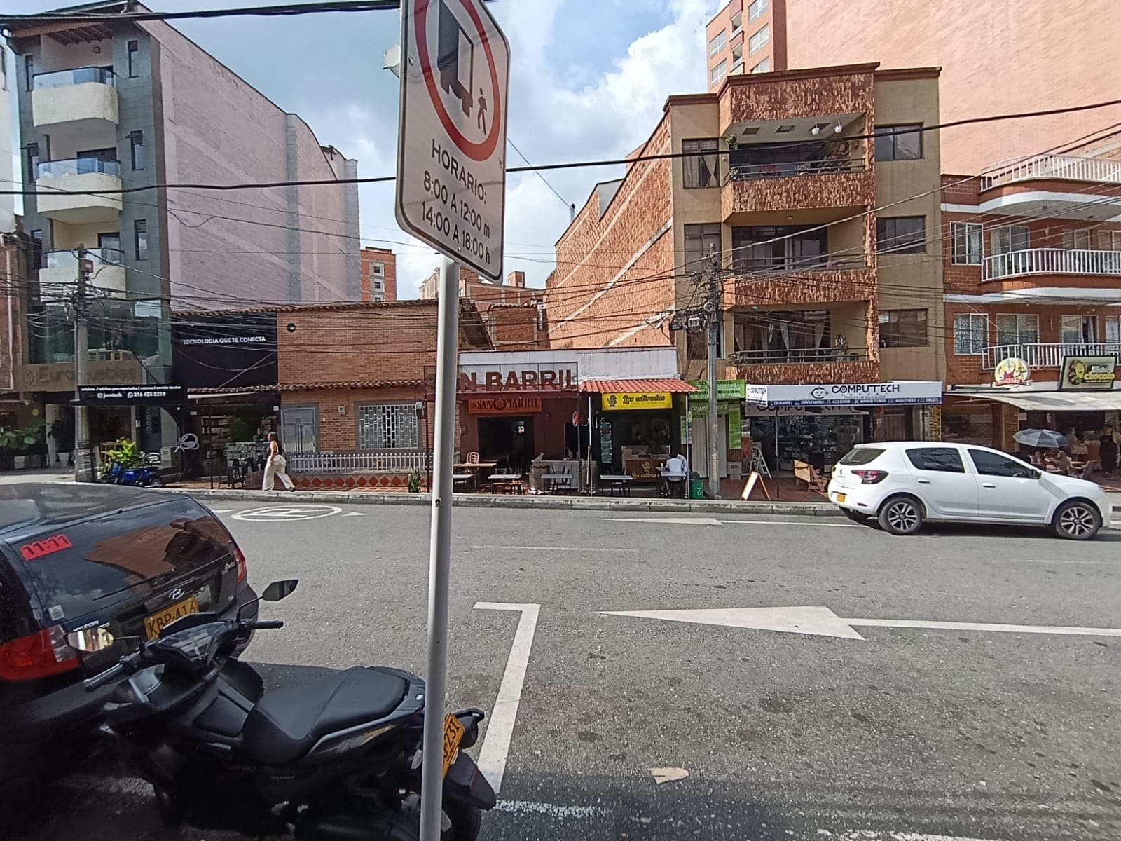 Local en arriendo en Parque Sabaneta — foto 1 de 11