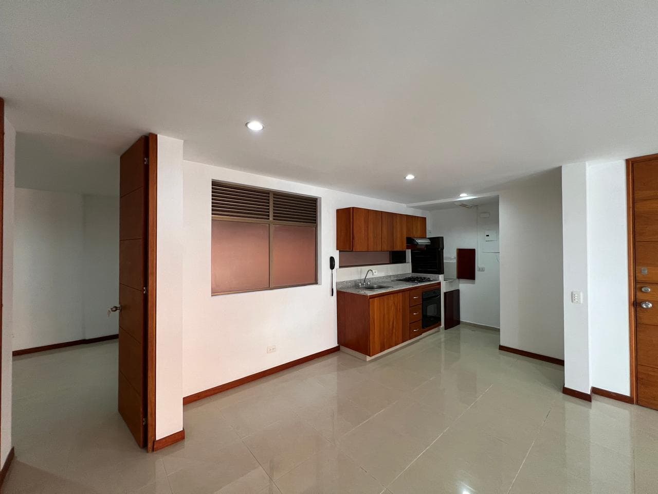 Apartamento en arriendo en Conquistadores, Laureles, Medellín — foto 2 de 19