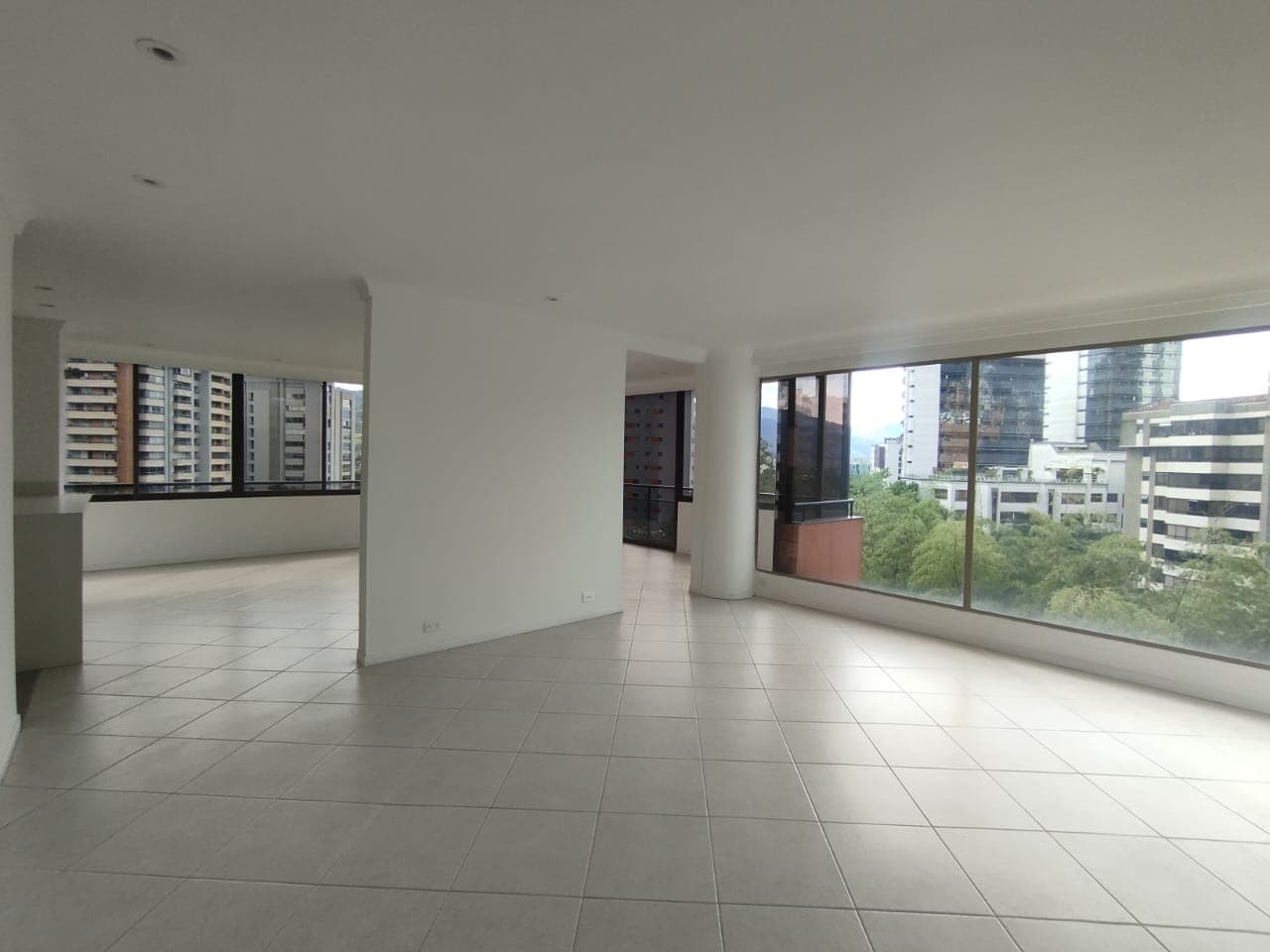 Apartamento en arriendo en Los Balsos, El Poblado, Medellín — foto 1 de 20