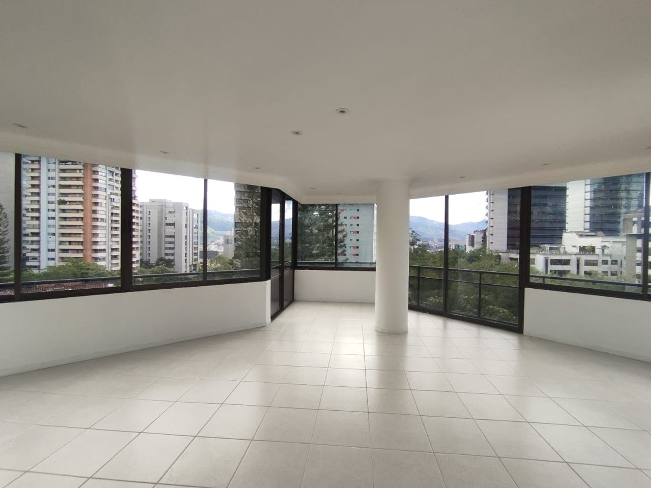 Apartamento en arriendo en Los Balsos, El Poblado, Medellín — foto 2 de 20