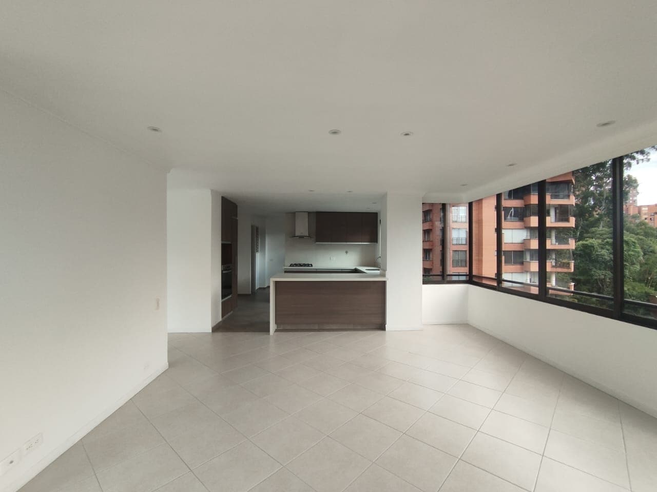 Apartamento en arriendo en Los Balsos, El Poblado, Medellín — foto 3 de 20