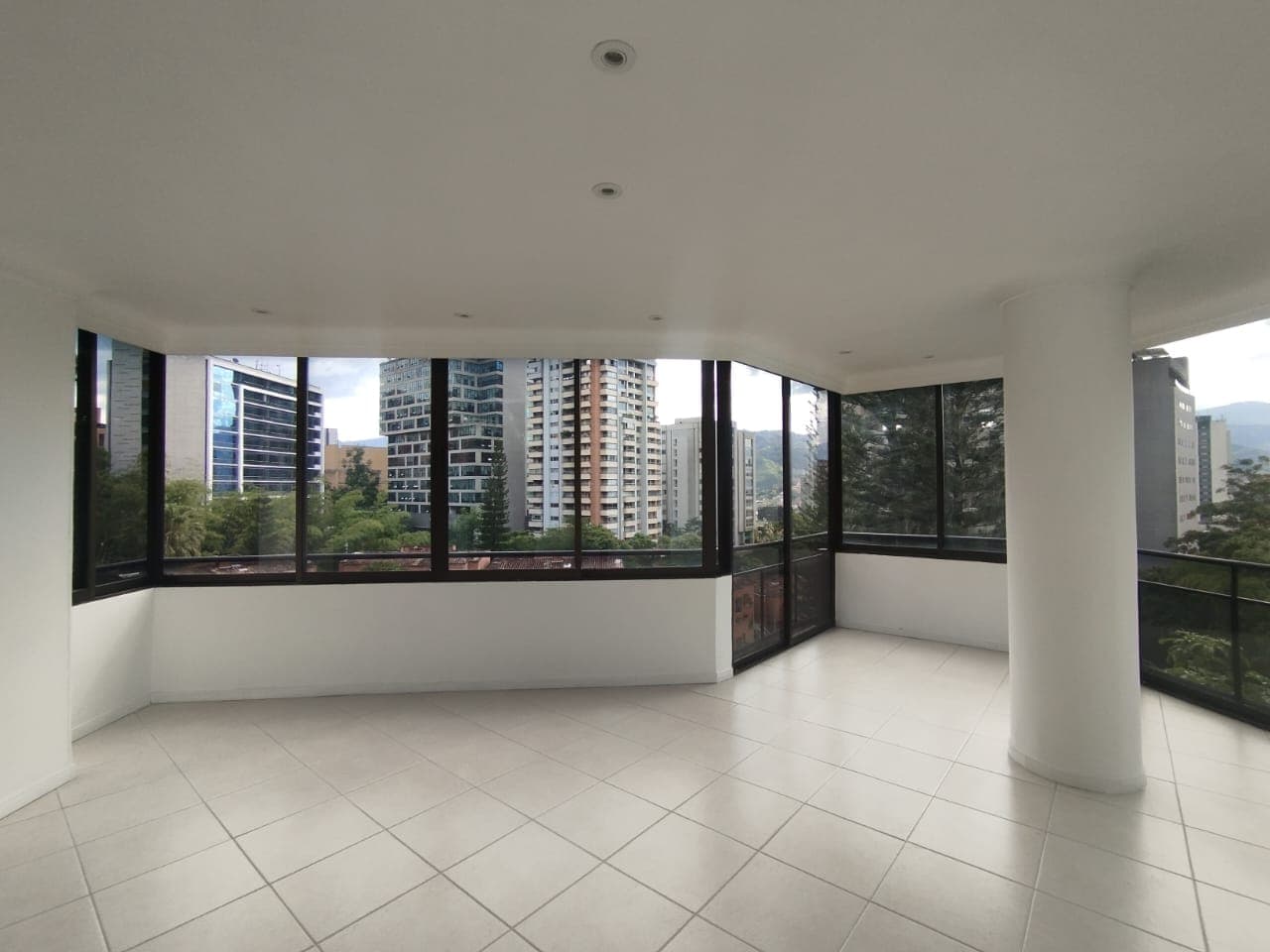 Apartamento en arriendo en Los Balsos, El Poblado, Medellín — foto 4 de 20