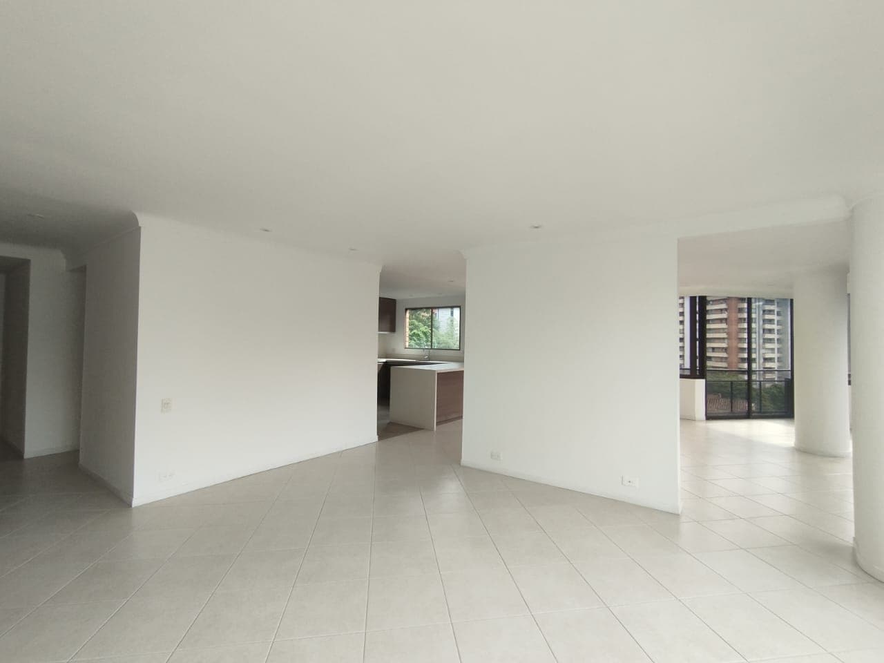 Apartamento en arriendo en Los Balsos, El Poblado, Medellín — foto 5 de 20