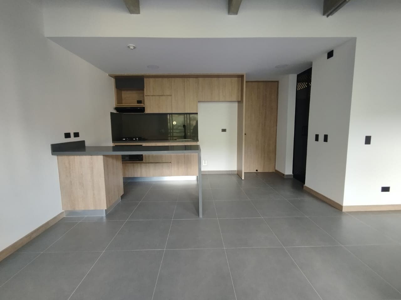 Apartaestudio en arriendo en Loma Del Escobero, Envigado — foto 3 de 15