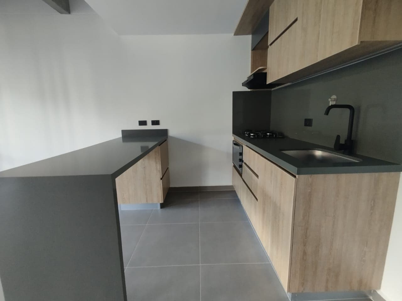 Apartaestudio en arriendo en Loma Del Escobero, Envigado — foto 4 de 15