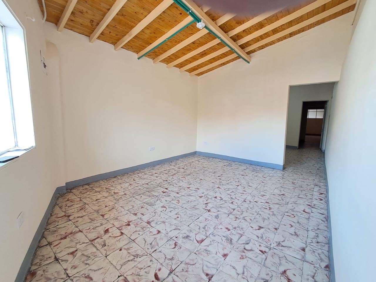Casa Comercial en arriendo en El Salvador, Centro, Medellín — foto 1 de 12