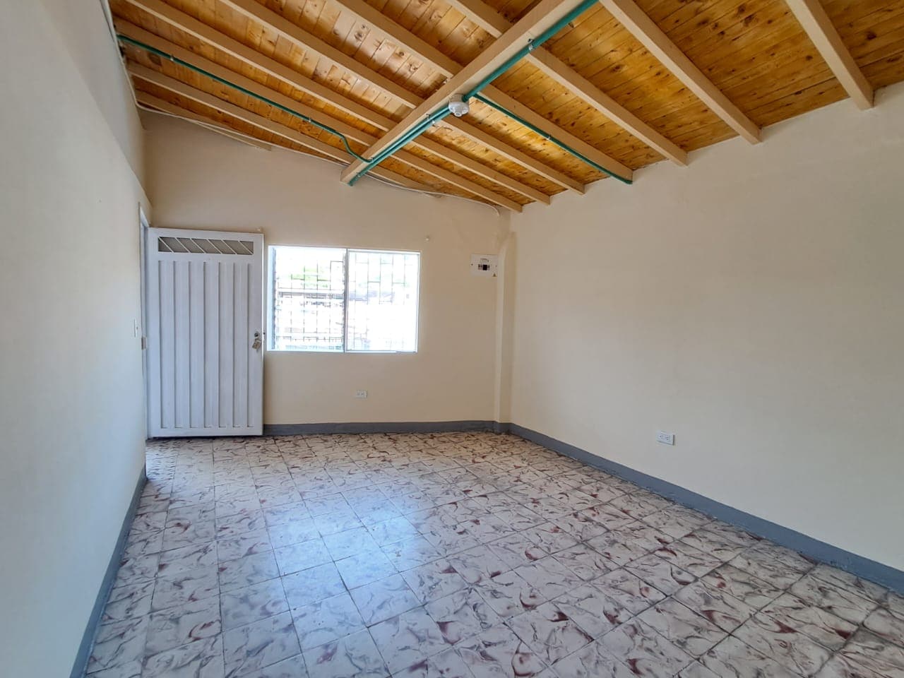 Casa Comercial en arriendo en El Salvador, Centro, Medellín — foto 2 de 12
