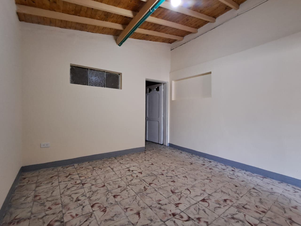 Casa Comercial en arriendo en El Salvador, Centro, Medellín — foto 3 de 12