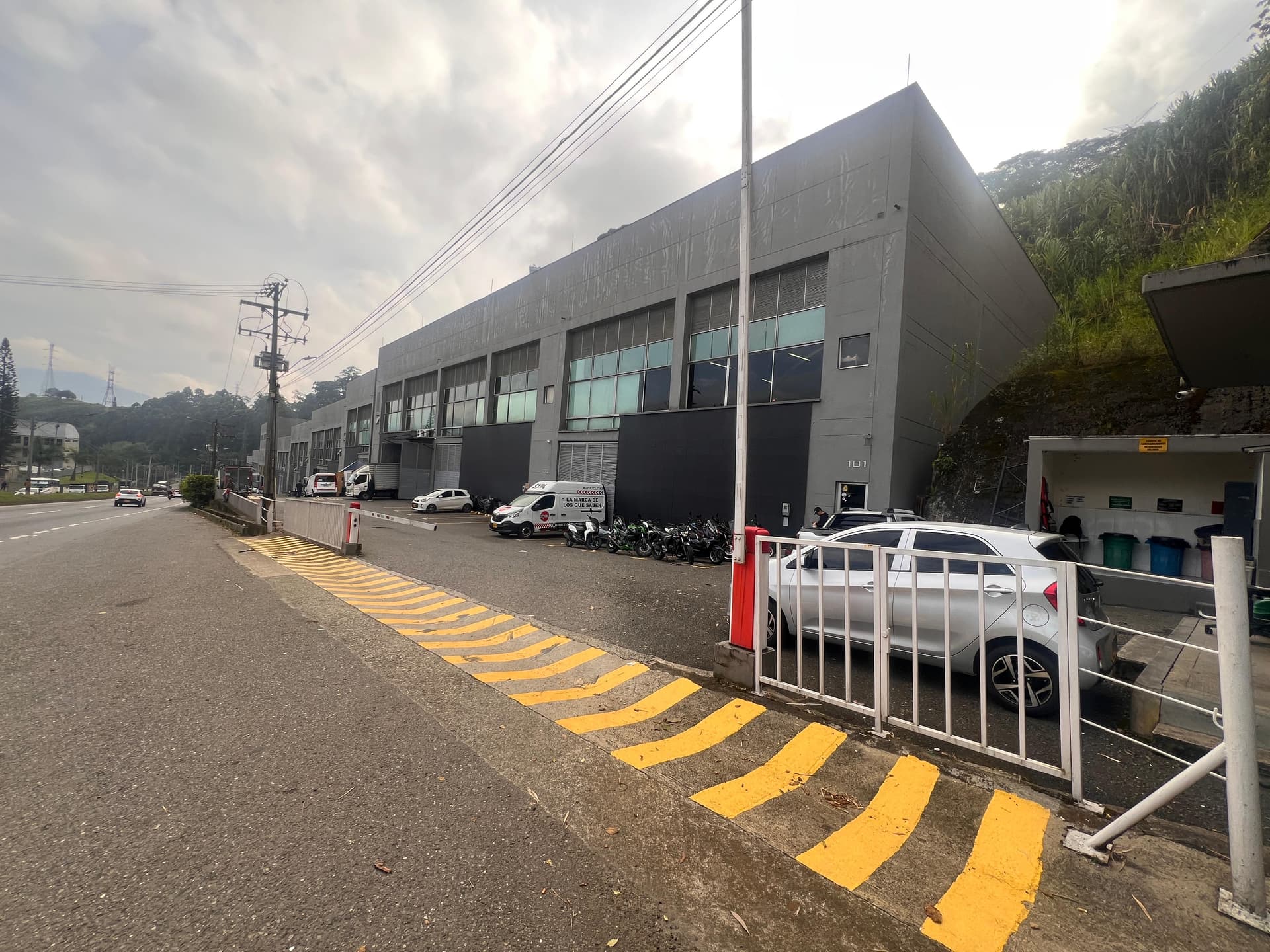 Bodega en arriendo en Ancón Sur Sabaneta — foto 1 de 20