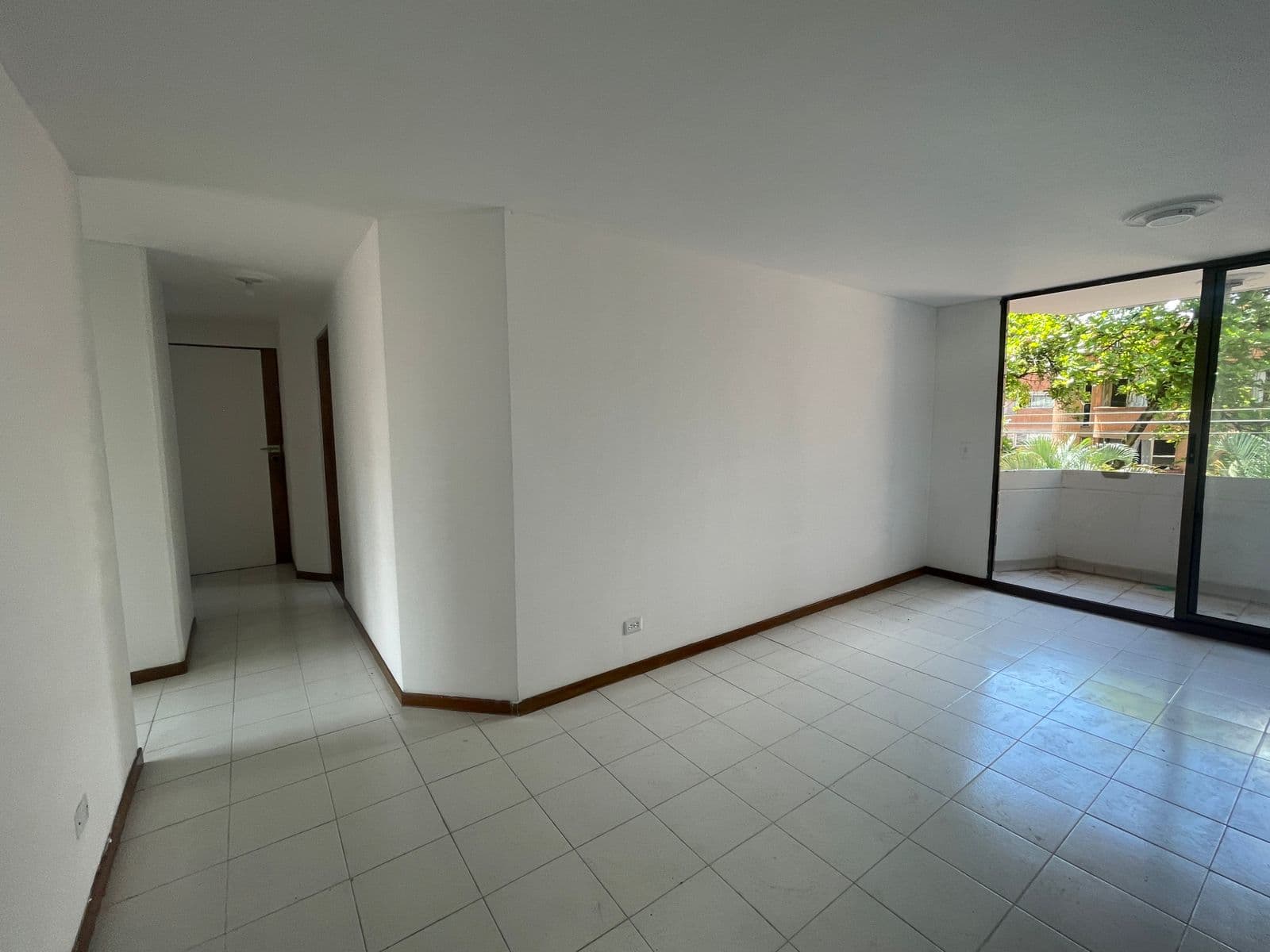 Apartamento en arriendo en Laureles, Medellín — foto 1 de 15