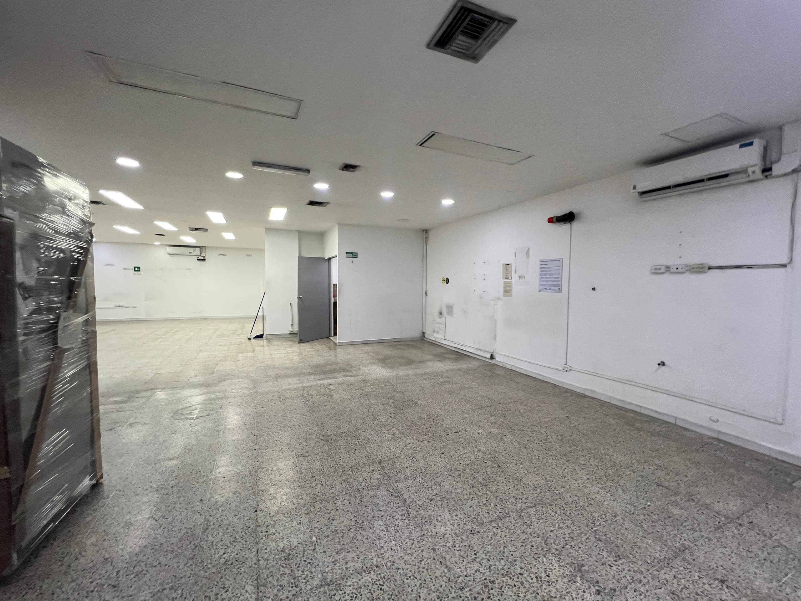 Local en arriendo en La Candelaria, Centro, Medellín — foto 3 de 20