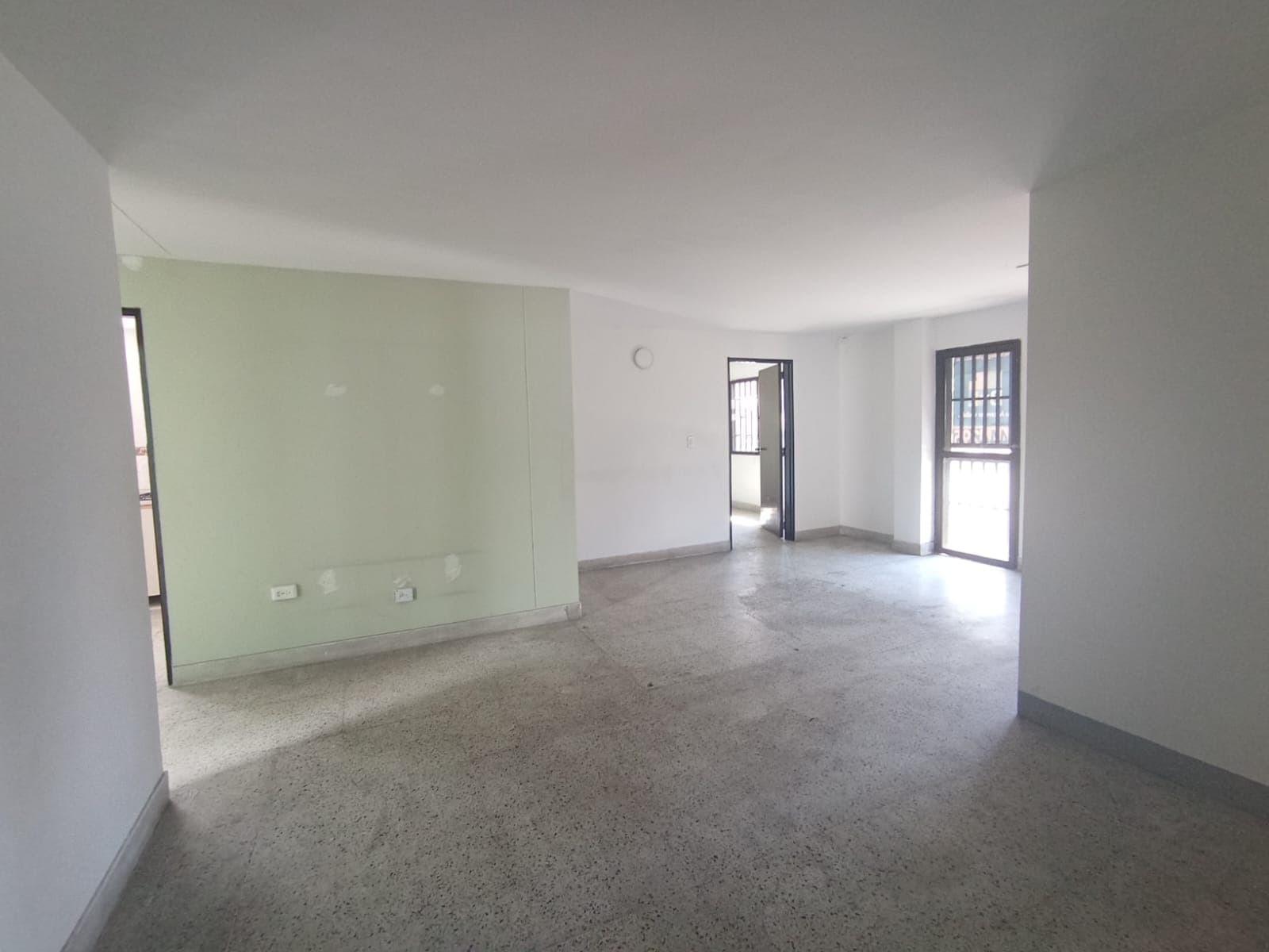 Casa Comercial en arriendo en Florida Nueva, Laureles, Medellín — foto 2 de 20