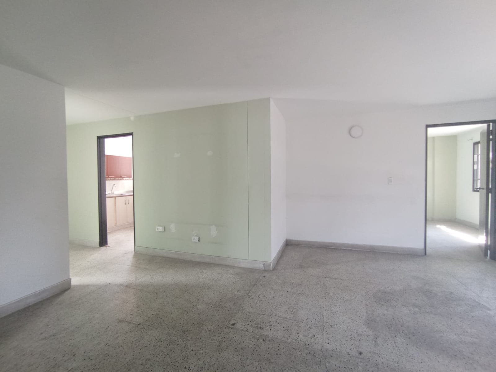 Casa Comercial en arriendo en Florida Nueva, Laureles, Medellín — foto 3 de 20