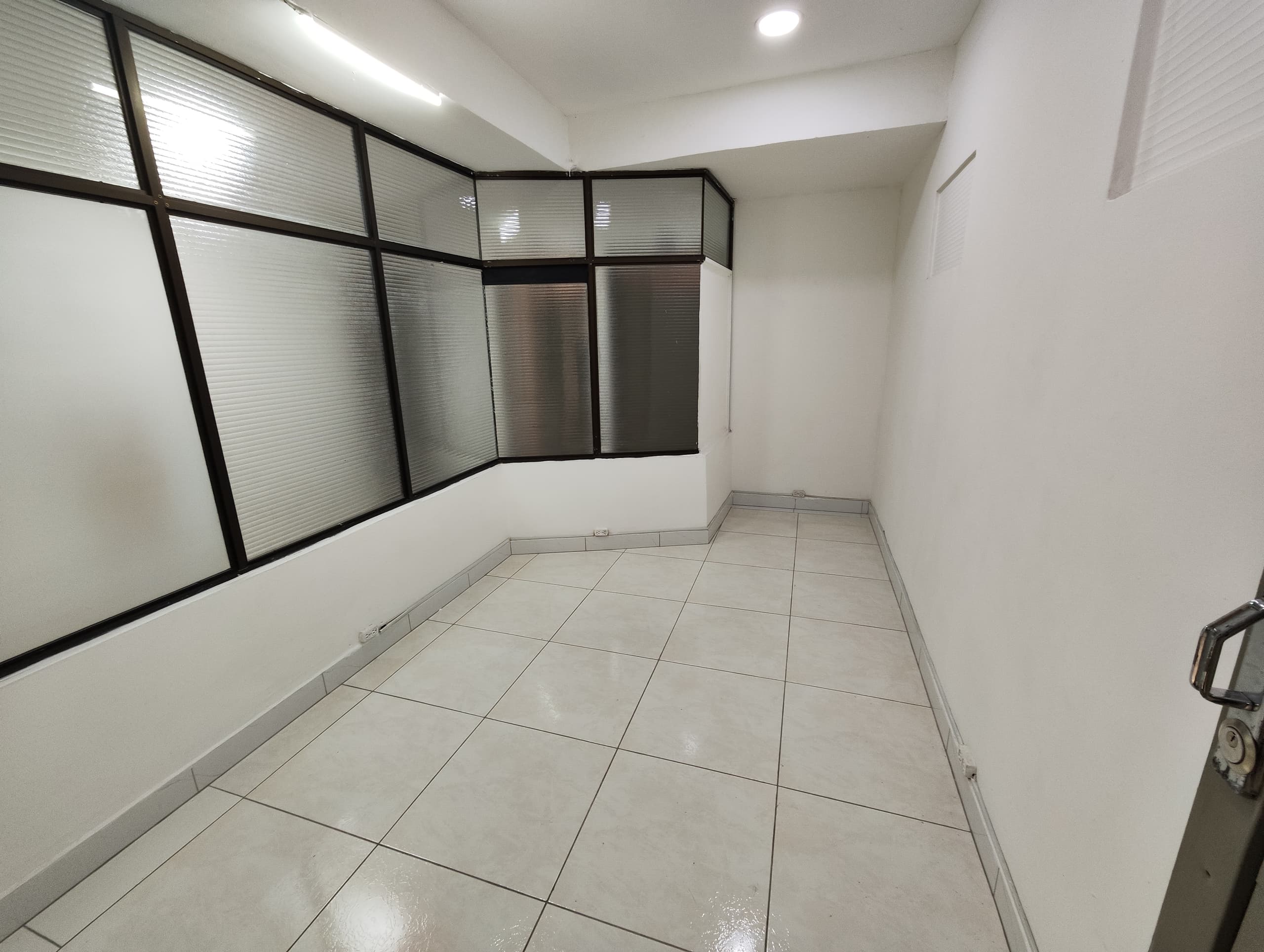 Oficina en arriendo en Suramericana, Laureles, Medellín — foto 1 de 7