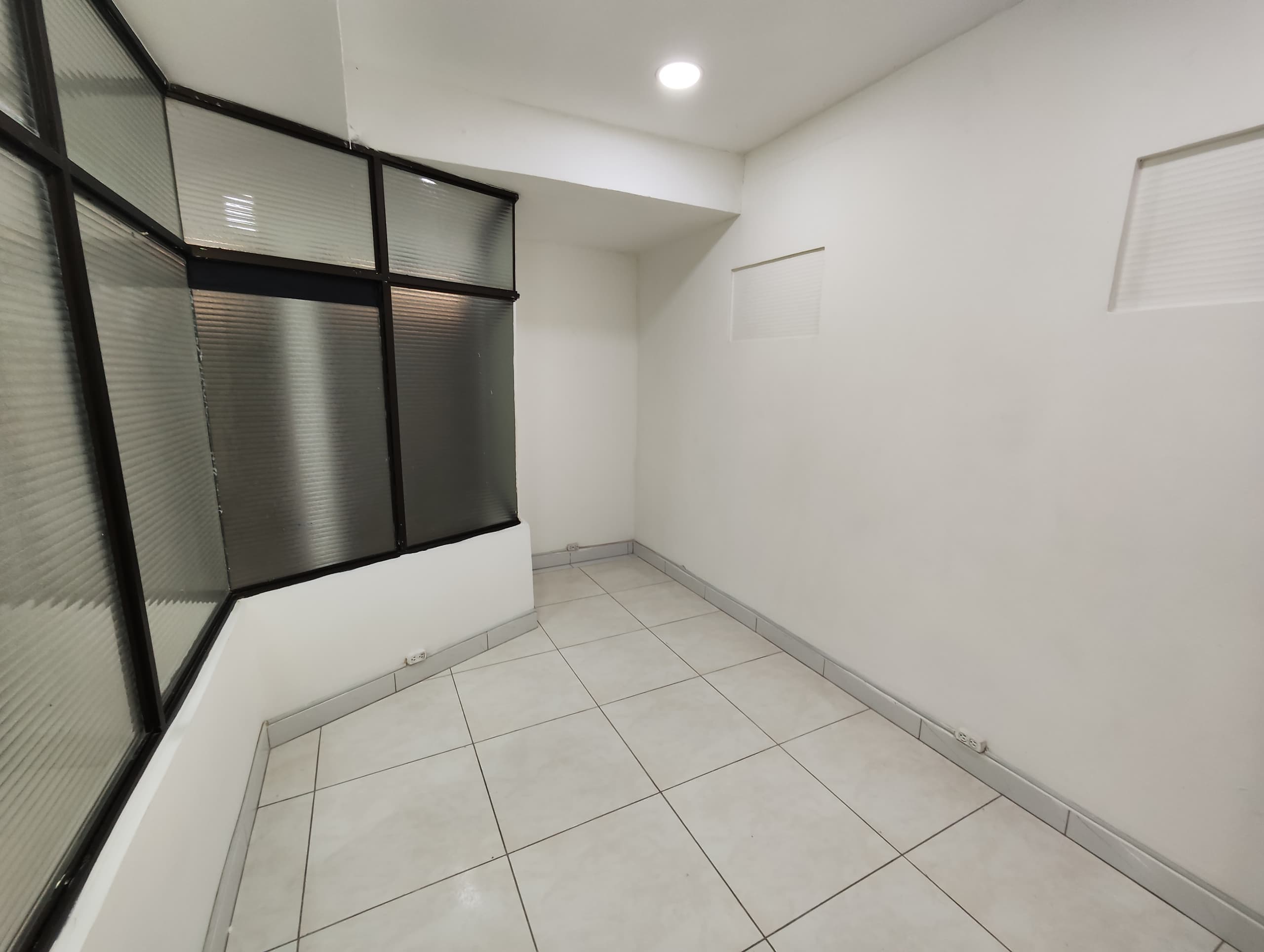 Oficina en arriendo en Suramericana, Laureles, Medellín — foto 2 de 7
