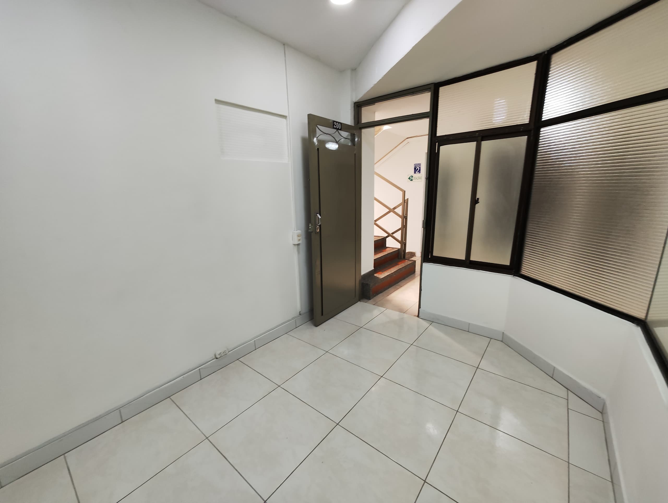Oficina en arriendo en Suramericana, Laureles, Medellín — foto 4 de 7