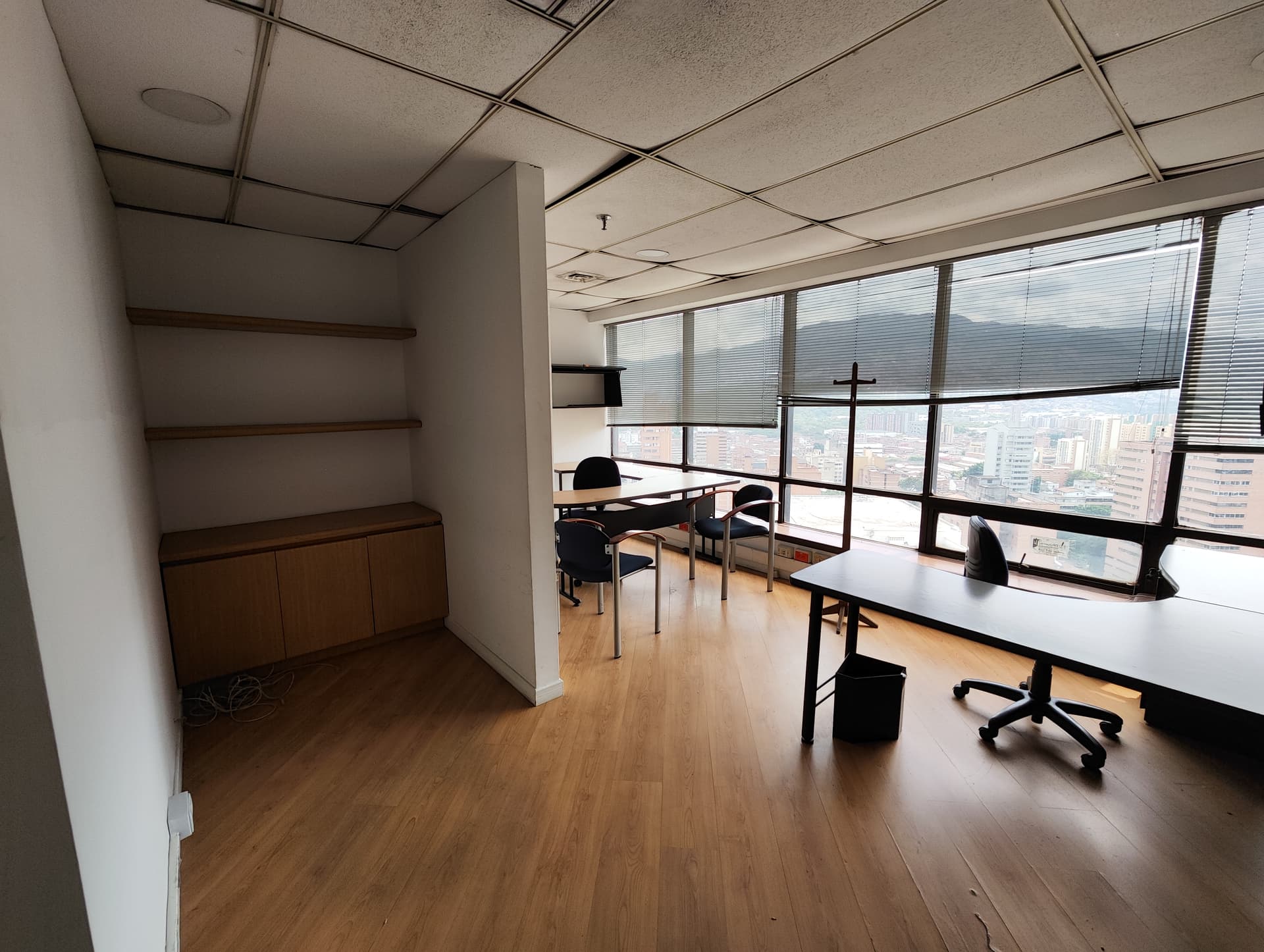 Oficina en arriendo en La Candelaria, Centro, Medellín — foto 1 de 12