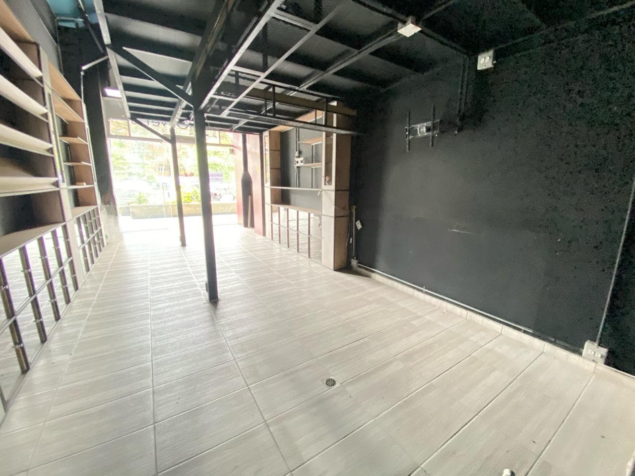 Local en arriendo en Los Colores, Laureles, Medellín — foto 5 de 13