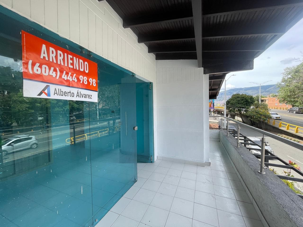 Casa Comercial en arriendo en Alameda, Laureles, Medellín — foto 1 de 20