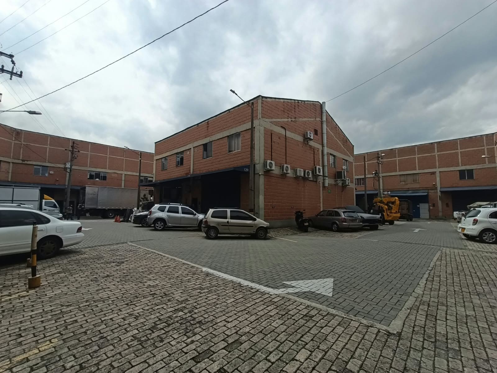 Local en arriendo en Guayabal, Medellín — foto 1 de 15