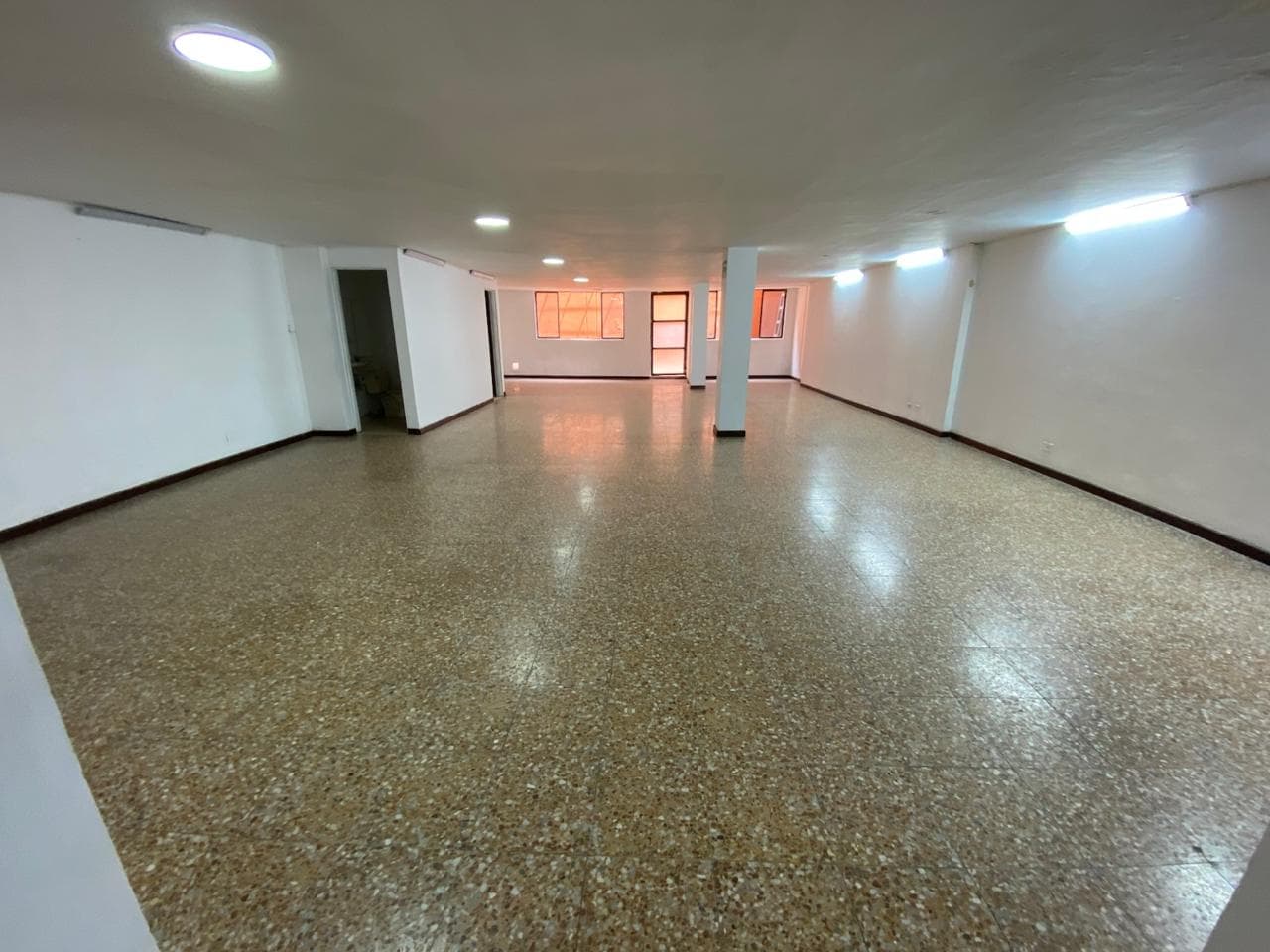 Local en arriendo en La America, Medellín — foto 2 de 13