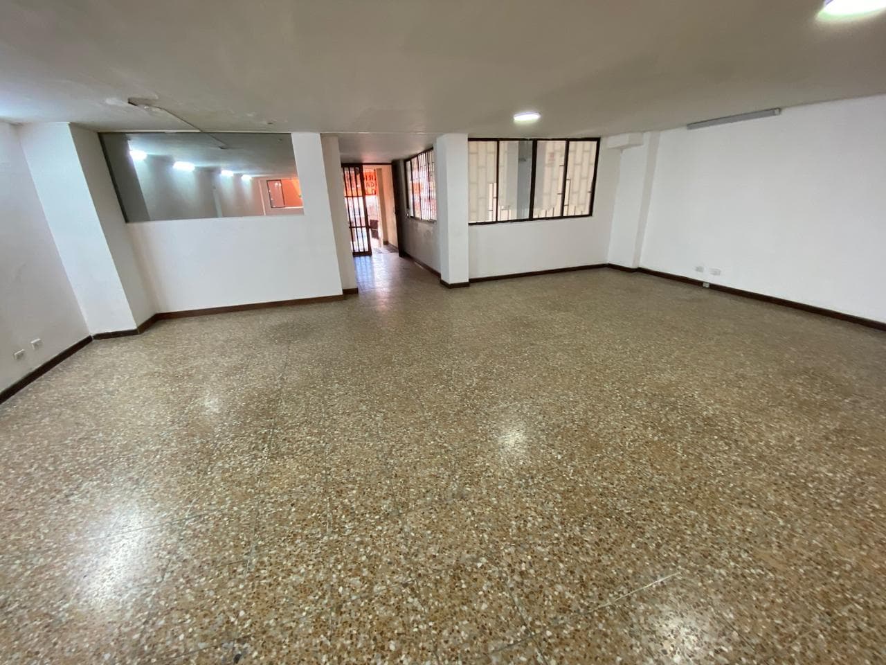 Local en arriendo en La America, Medellín — foto 3 de 13
