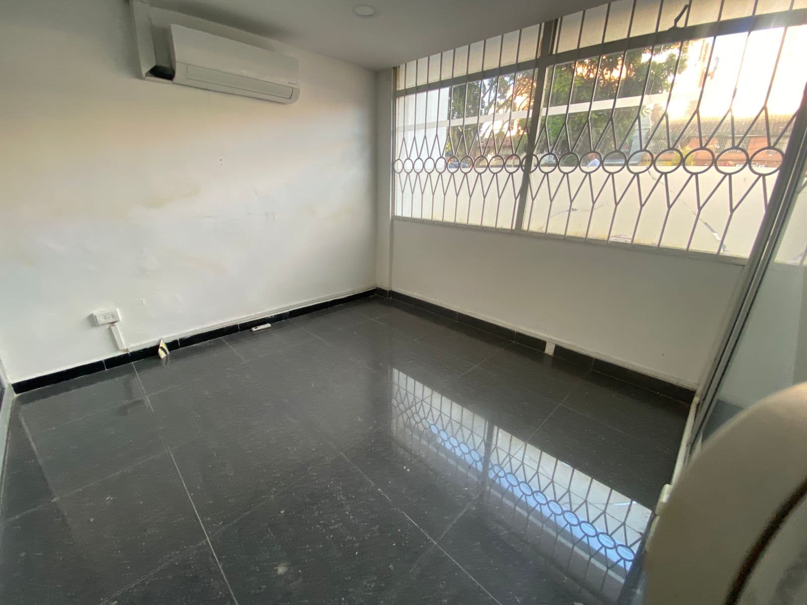 Local en arriendo en La Floresta, La America, Medellín — foto 2 de 20