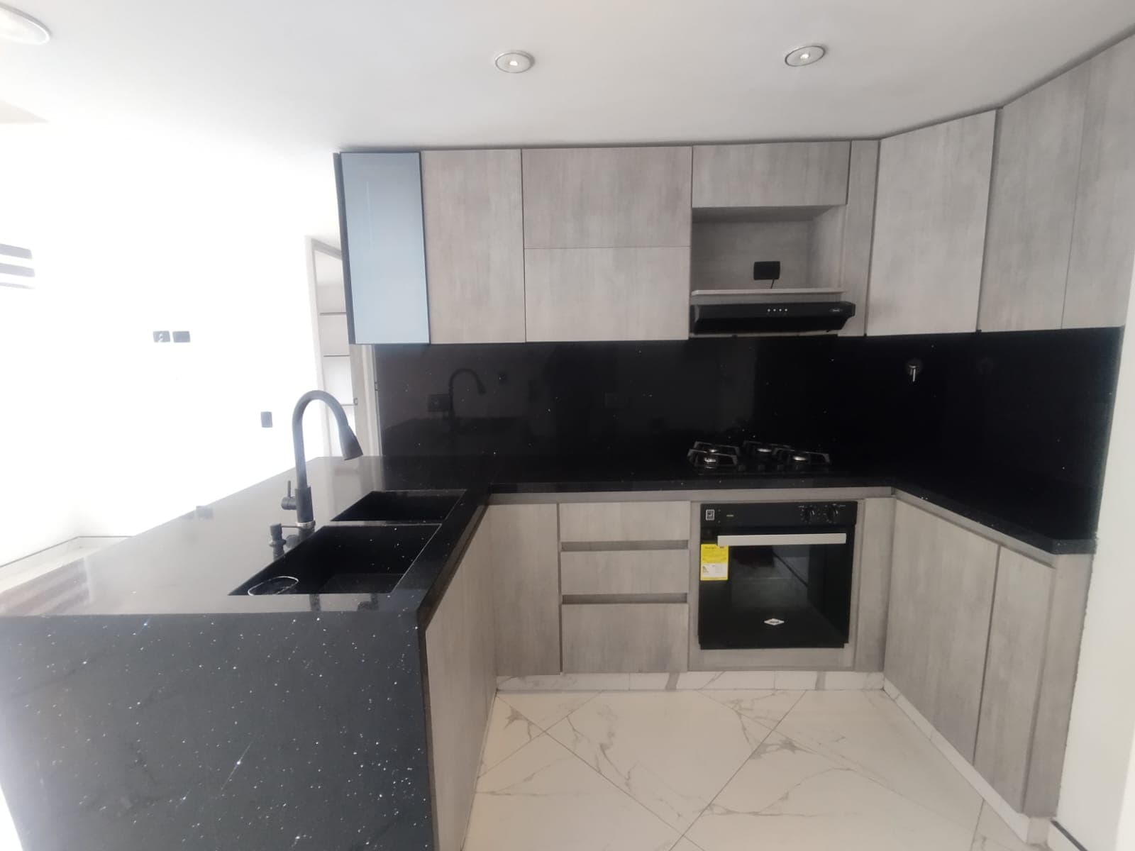 Apartamento en arriendo en Machado, Bello — foto 4 de 20