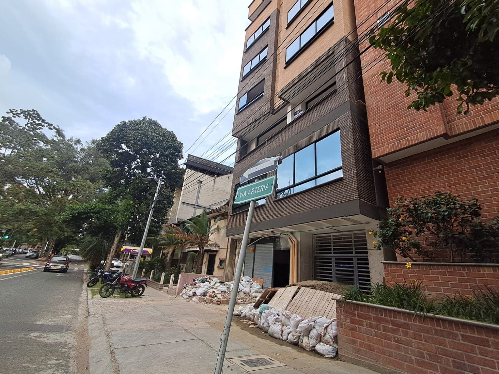 Local en arriendo en Laureles, Medellín — foto 2 de 8