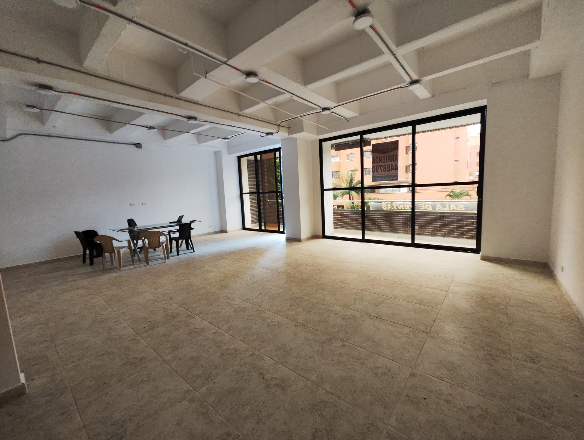 Local en arriendo en Laureles, Medellín — foto 1 de 8