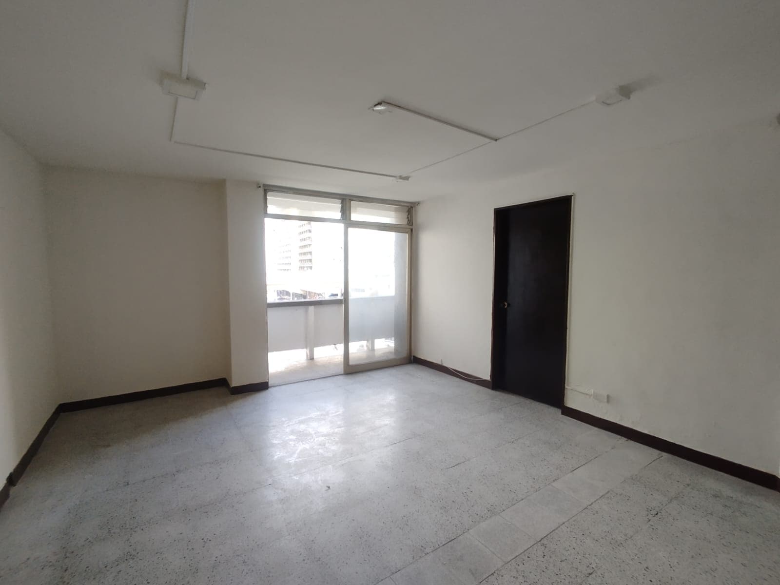Oficina en arriendo en La Candelaria, Centro, Medellín — foto 1 de 12