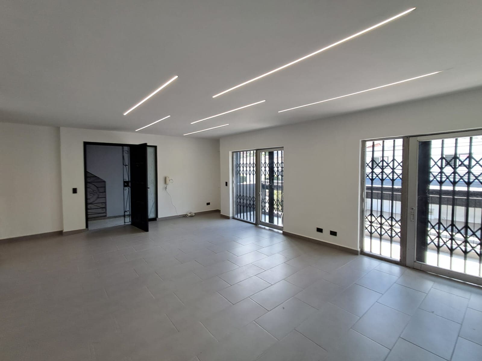 Casa Comercial en arriendo en Simón Bolívar, La America, Medellín — foto 2 de 20