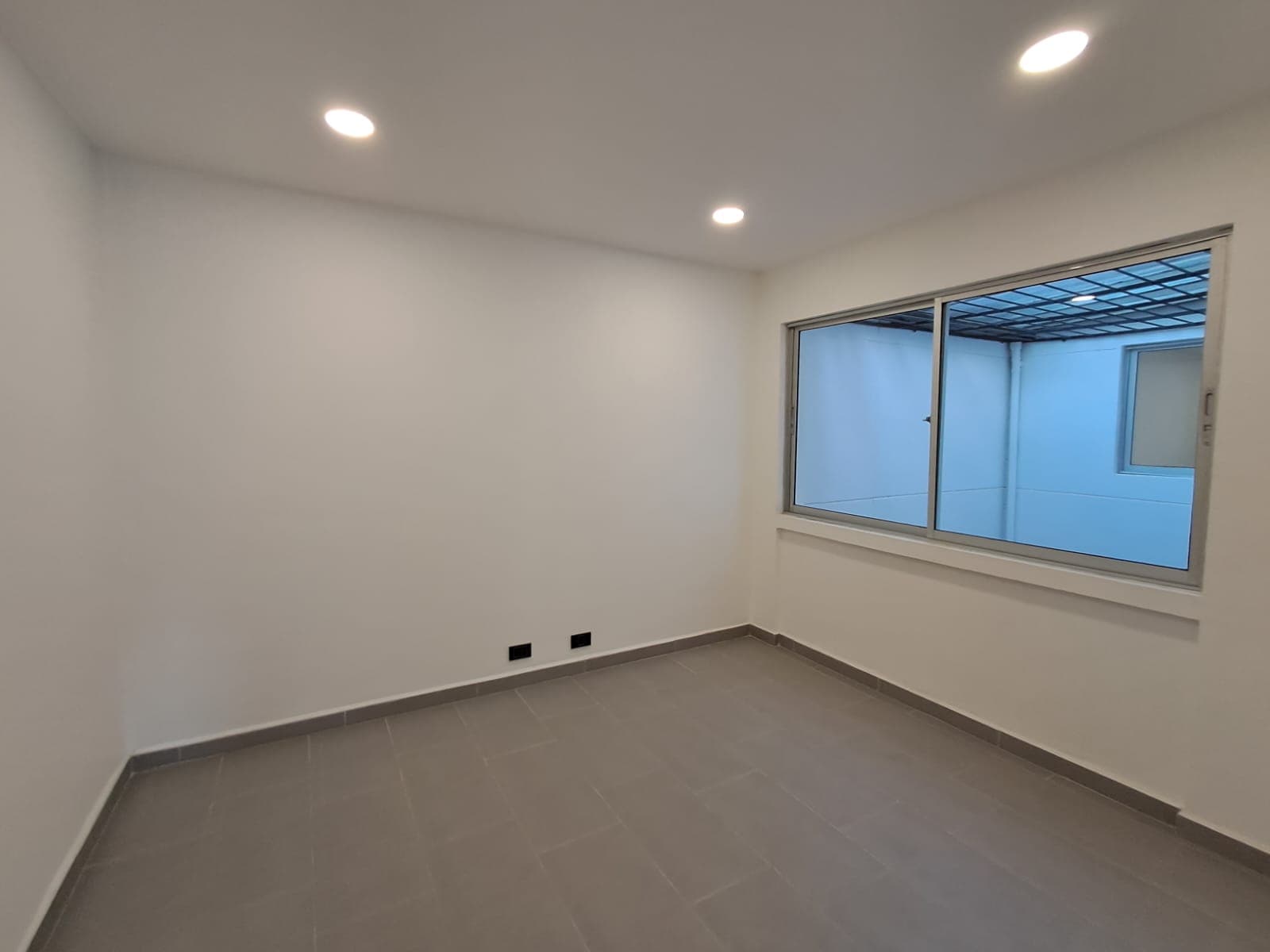 Casa Comercial en arriendo en Simón Bolívar, La America, Medellín — foto 5 de 20