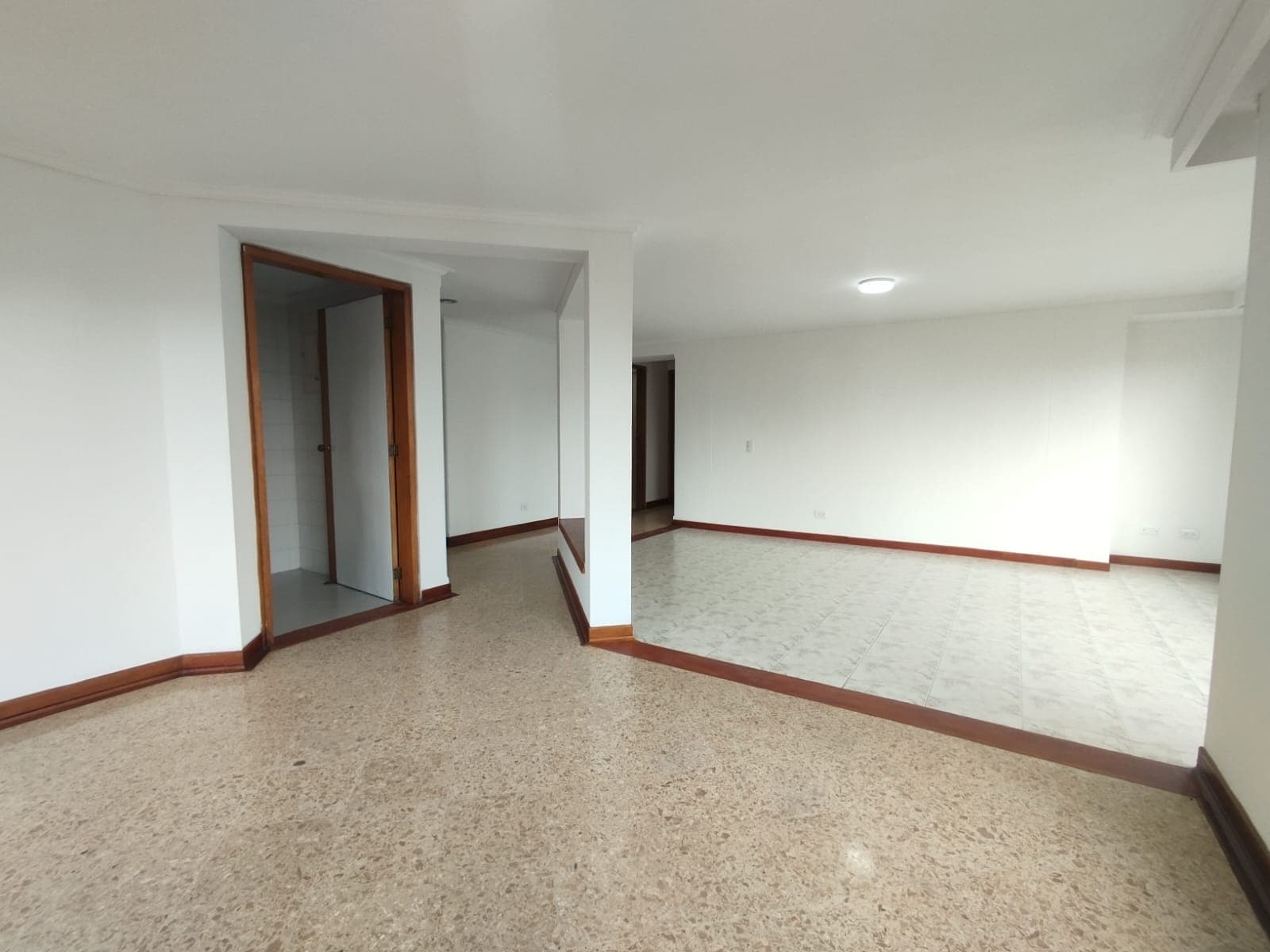 Apartamento en arriendo en Los Balsos, El Poblado, Medellín — foto 3 de 20