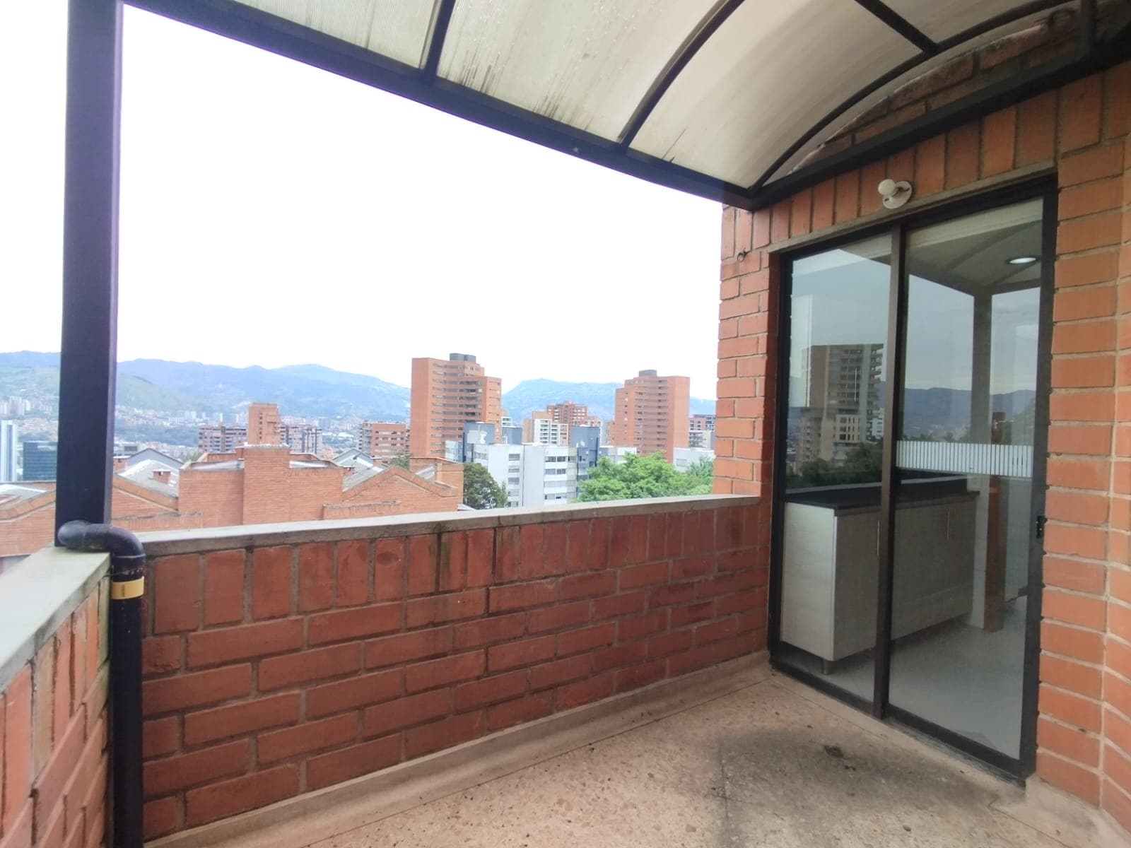 Apartamento en arriendo en Los Balsos, El Poblado, Medellín — foto 5 de 20
