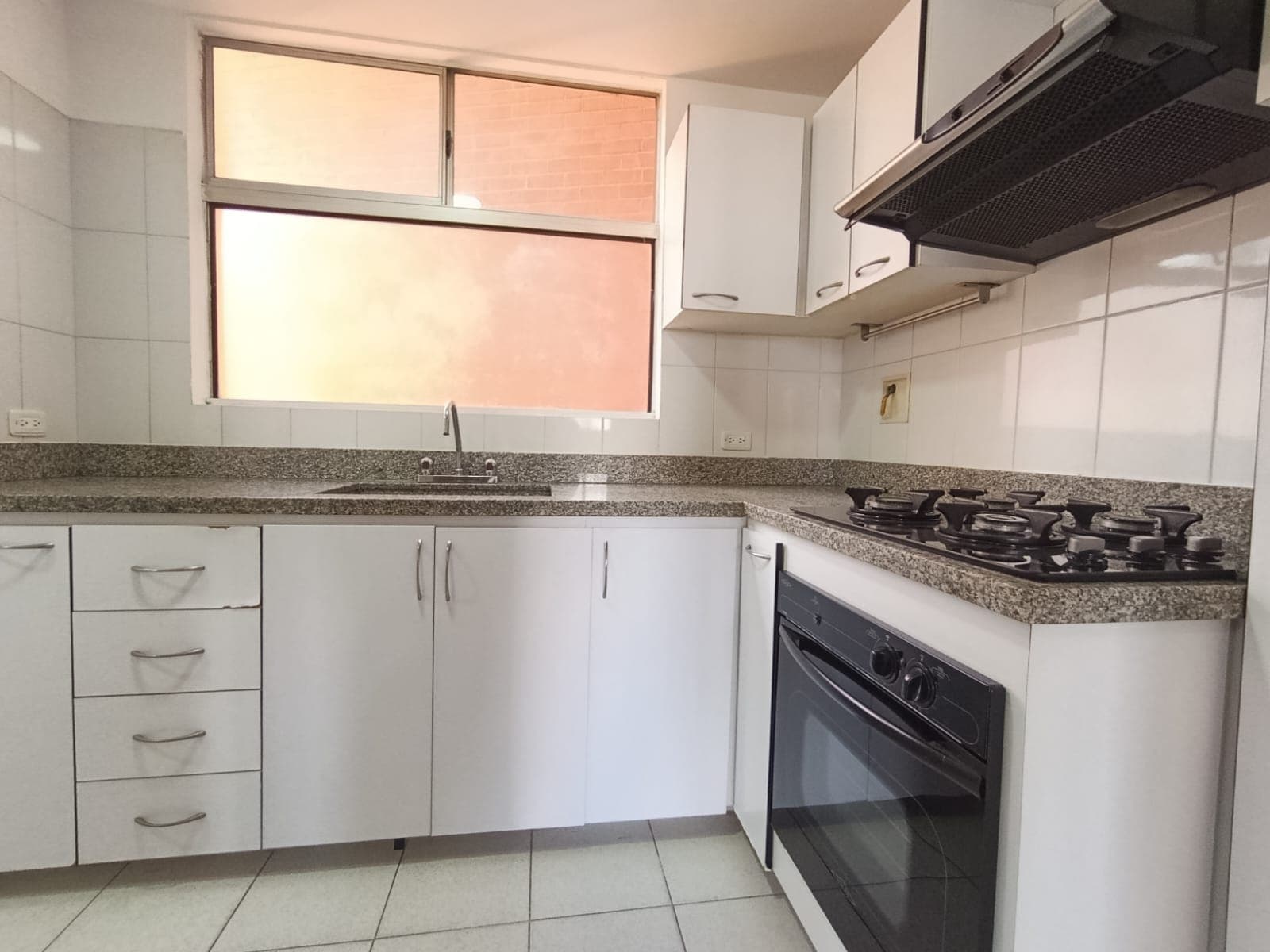 Apartamento en arriendo en Castropol, El Poblado, Medellín — foto 3 de 18